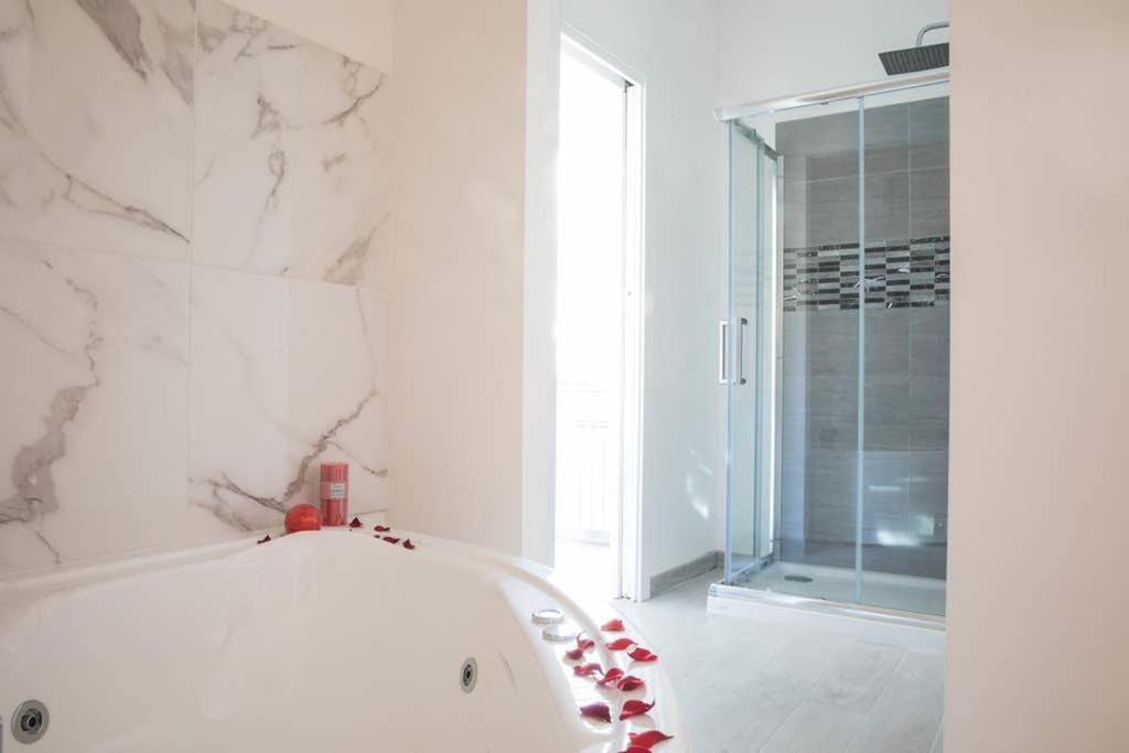 Pink Intimate Jacuzzi Suite Trastevere - Top Collection Řím Exteriér fotografie
